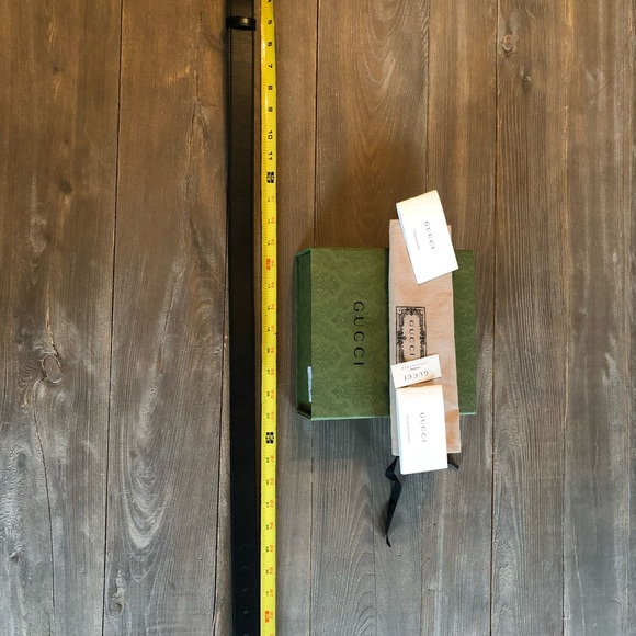 Women’s new in box Gucci belt. Black leather with gold-color double GG buckle. - Picture 5 of 10